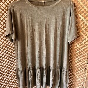 Easel Gray Short Sleeve Boxy Tunic